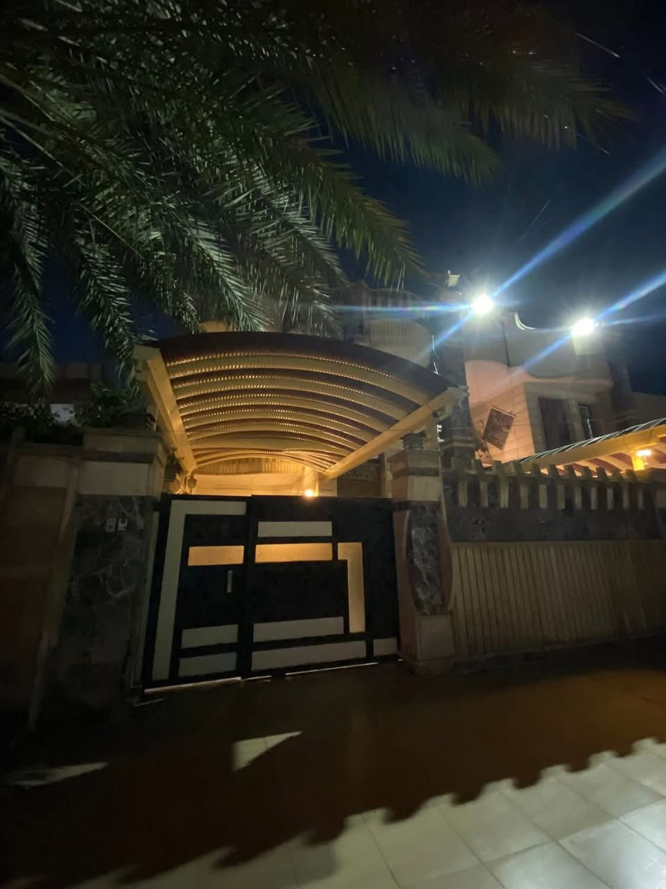 🏡 بيت للبيع – شارع فلسطين / محلة 510
📐 المساحة: 251 متر

📏 الواجهة: 7.5 متر

🏠 البناء: طابقين

✔️ 4 غرف نوم

✔️ 5 حمامات

✔️ صالة واسعة واستقبال

✔️ مطبخ

✔️ 3 مناور

📍 الموقع: شارع فلسطين – محلة 510

📞 للتواصل مع المالك مباشرة:

***********
