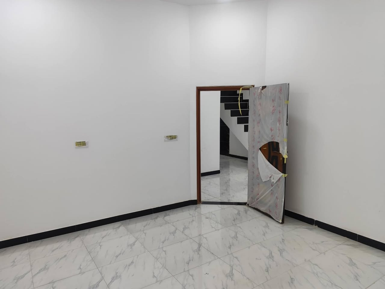 اعلان🏠 اعلان 🏠 اعلان 🏠
✅ يعلن مكتب عقارات فدك ✅

💯دار  للبيع المساحة 160متر في
شط العرب _الجزيرة
   شارع زين العابدين 
قرب مدرسة المنهاج الامثل💯

متوفرة كافة الخدمات ماء كهرباء تبليط اناره  

يحتوي

٢غرفة _ديوانية _هول _مطبخ _صحيات

السعر 87 مليون

بناء جديد 2025

جنس العقار طابو ملك صرف زراعي

للإستفسار
***********
***********
