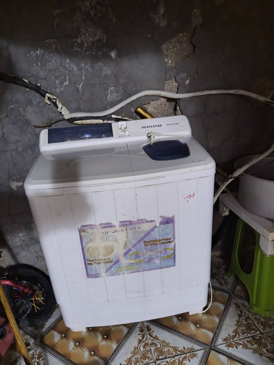غراض للبيع كلمن وسعره ام بي ثري نضيف عاكسه سبلت الحافض طن ونص كنديسر محترك بي منفاخ دوشك عوزه وجه غساله تشتغل بس ضعيفه الاستفسار هذا رقمي ***********
