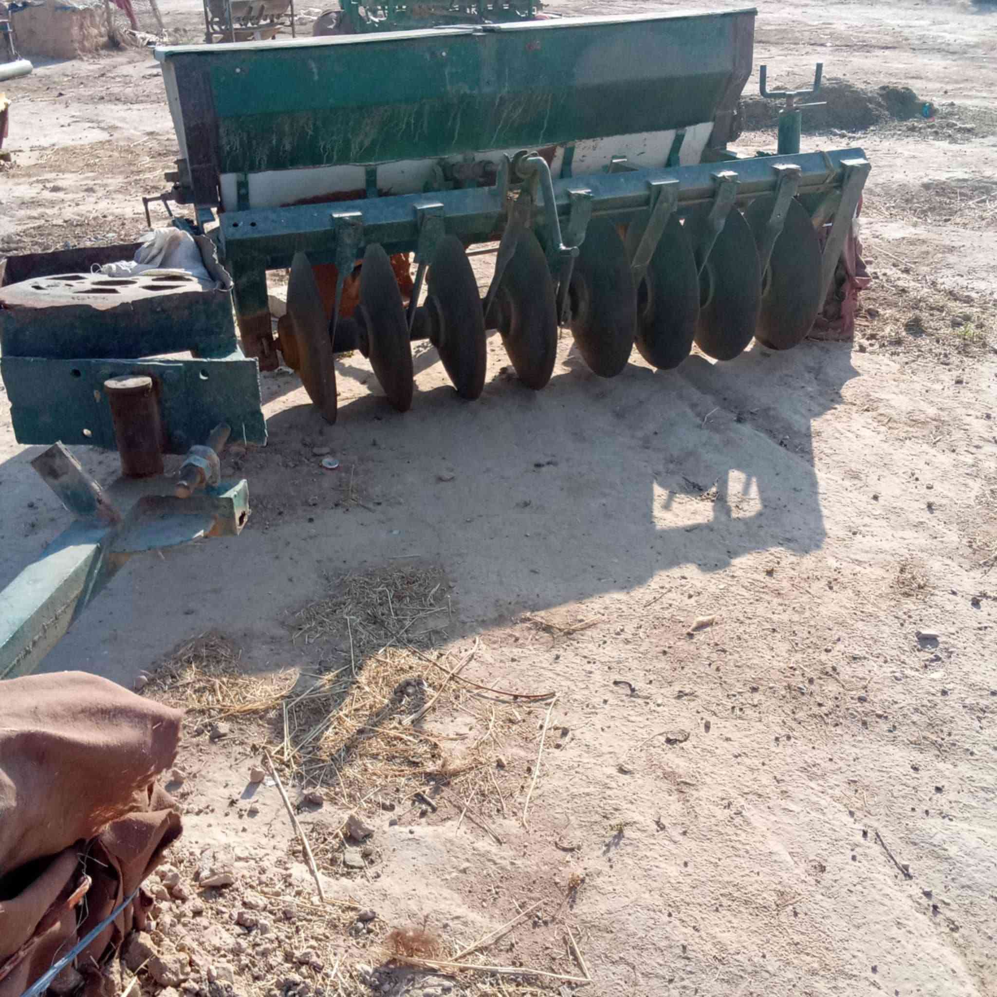 دسك البيع ثمانيه صاج عمل عزاوي 
سعر مليونين وربع رقم صاحبه ***********
