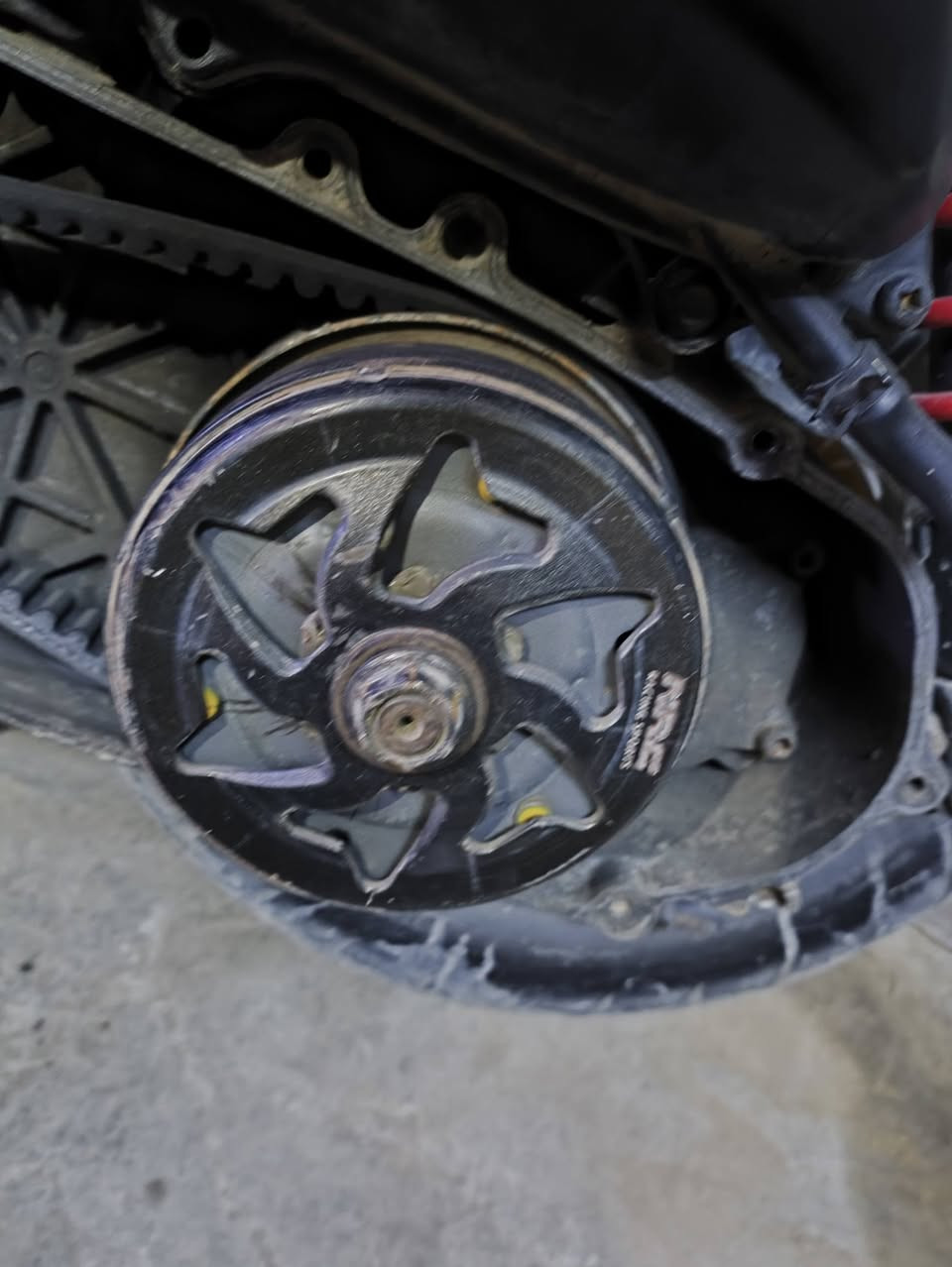 سلام عليكم دراجه ثعلب للبيع كابريتر بلادي  مكينه بلاديه ما مفتوحه شغاله سلف بس وهندر كهربائيات شغاله كفرات بلادي كلج رياضي  سعر 450 وبيه مجال مكاني الغزاليه 
***********
