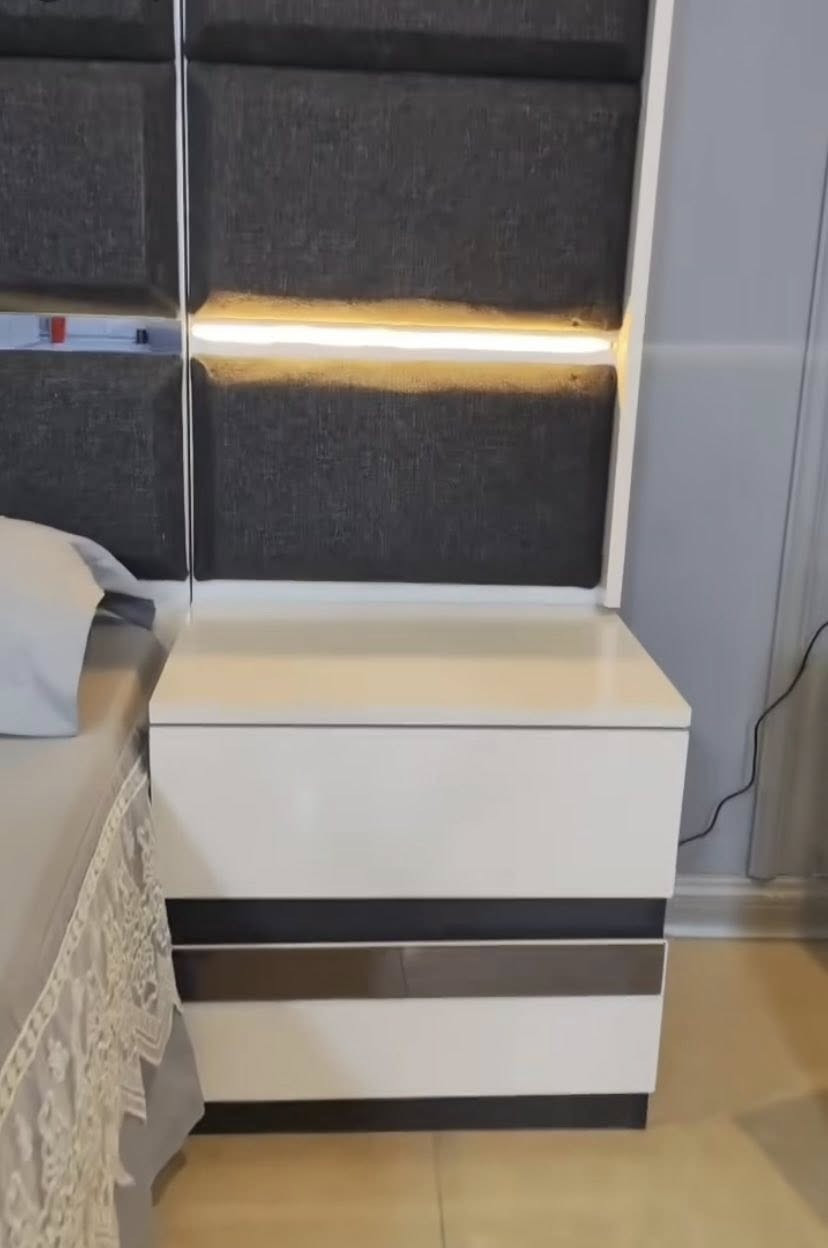 يا الله غرفه للبيع قبل شهرين اخذتها شخط ما بيها قفلها 1700بيها مجال حك الجيه شي قليل مكاني عمارة 
هذا رقمي ***********
