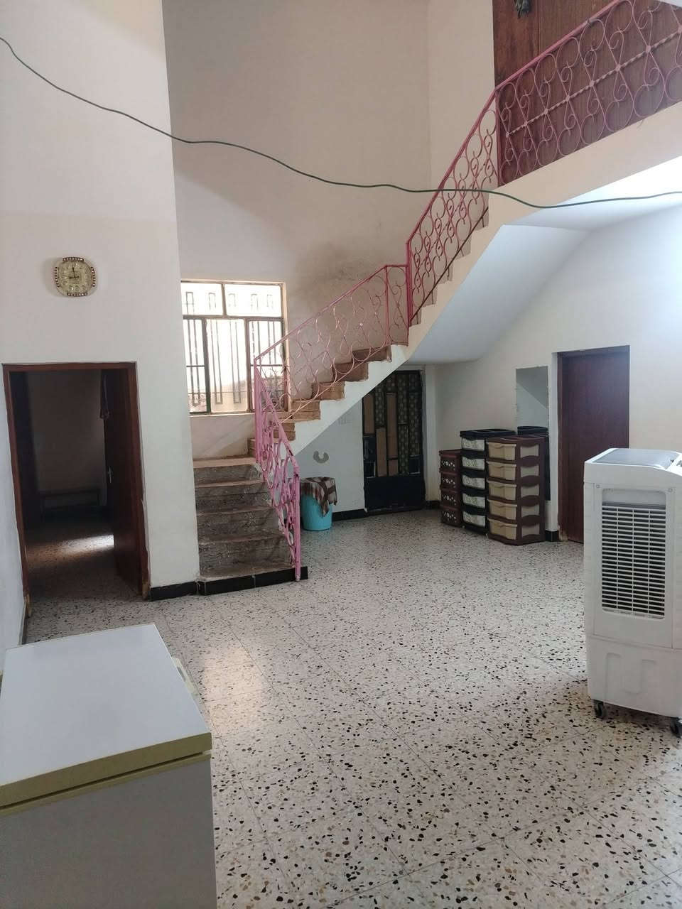 دار للبيع المساحه ٤٠٠ سند ٥٠٠ واقع حال حي الرساله شارع معرض الشارقه للستفسار الاتصال
***********
