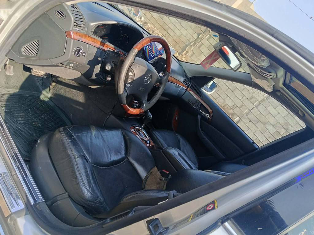 مرسيدس غواصه حجم S500
حجم محرك V8
موديل ٢٠٠٢
فول فول مواصفات 
تبريد تدفئه كلهه بشرط 
قطعه واحد صبغ أوربي بدون دواخل 
رقم كركوك فقط وكاله قرار
سياره حوله أو جاهزه بدن نقص برغي سياره أحله من صوره 
كل جسمه بلادي أو كله جسمه شغال كل دكم بجسمه يشتغل 
سعره ٨٠ اوبيهه مجال مكان سياره طوز خورماتو *********** طوز, صلاح الدين

