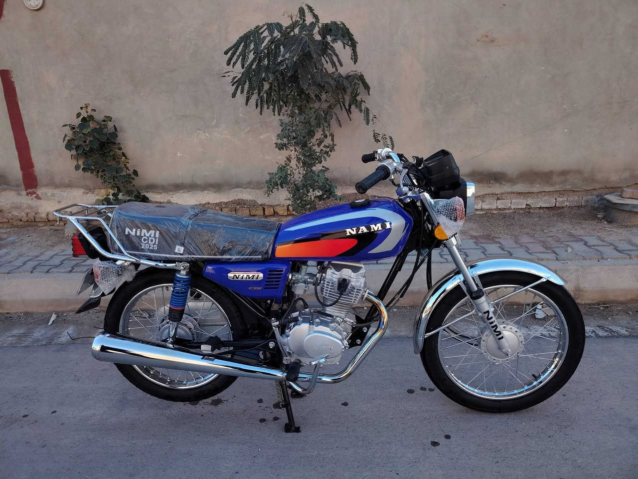 السلام عليكم دراجة أربعة كير للبيع موديل 25 صارلها 15يوم طالعة من محل دراجة جديدة مكفولة كفالة عامة أوراق سكنر 5 اوراق السعر 725 مكاني كوت للاستفسار الاتصال على الرقم هاتف ***********
