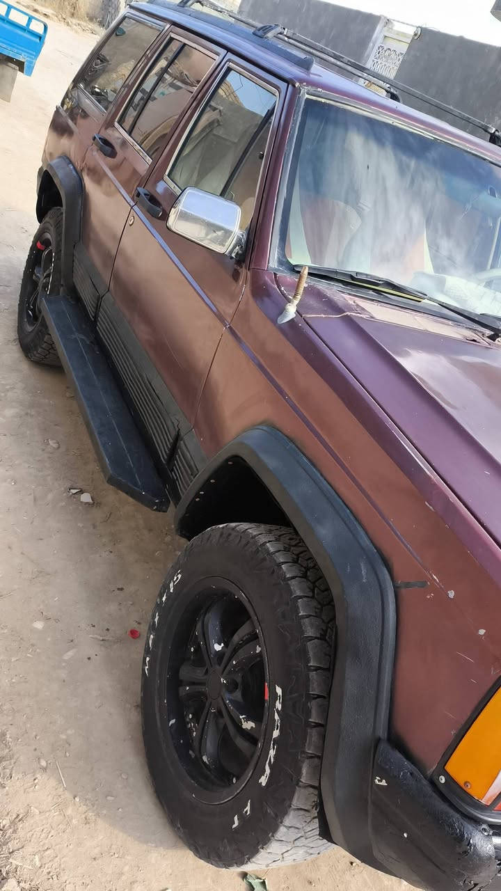 جيب شيروكي موديل 92 سنويه ل 26 تخم تاير كامل جبلي جديد  ويل كب اصلي جديد مكينه وگير  رقم كربلاء سياره جاهزه ونضيفه الصور گدامك  السعر 37 مو شراي لايتصل  ويتعبني  ***********
