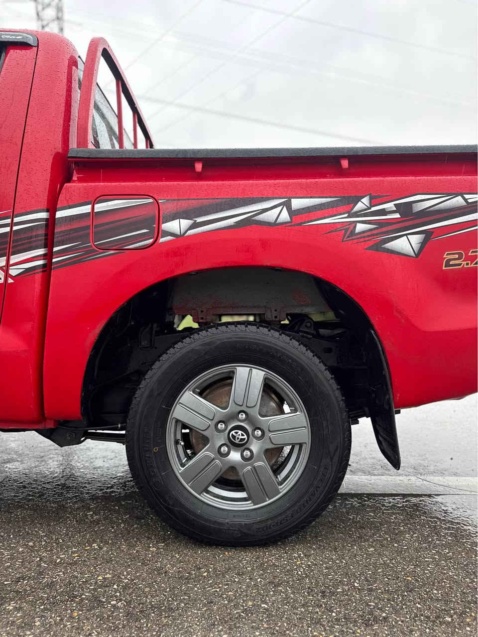 بەناوی خوا مەرزیە مۆدیل ٢٠١٣ پارچە ڕەش لە سەر ساغی بۆدی بێ بۆیاغ سەقفو شانی بەشەرت پێشی و پشتی هیچی پێوە نیە لۆک لۆکە رادێتەی بیلادە ئاوێنەی بیلادە هەموو گیانی لە سەر دەقی شەریکە ماوە سەیارەکە لۆک لۆکە مەکینە نەکراوەتەوە گێر مەکینە دەنگ سەرف بوخار هەموی بەشەرت سەیارەی ماڵە هەموو شتی بیلادە سەیارەکە زۆر زۆر جوانە چرکەی تیا نیە ٤ ویلو تایەی نوێ لە بنە ساردی نیە بەس ماشەڵای دەوێ سەنەوی بە ناوی خۆمانە تا ٢٠٣٠ تەحویل بەشرت ژمارەی خاوەنی *********** كويسينجاك, أربيل
