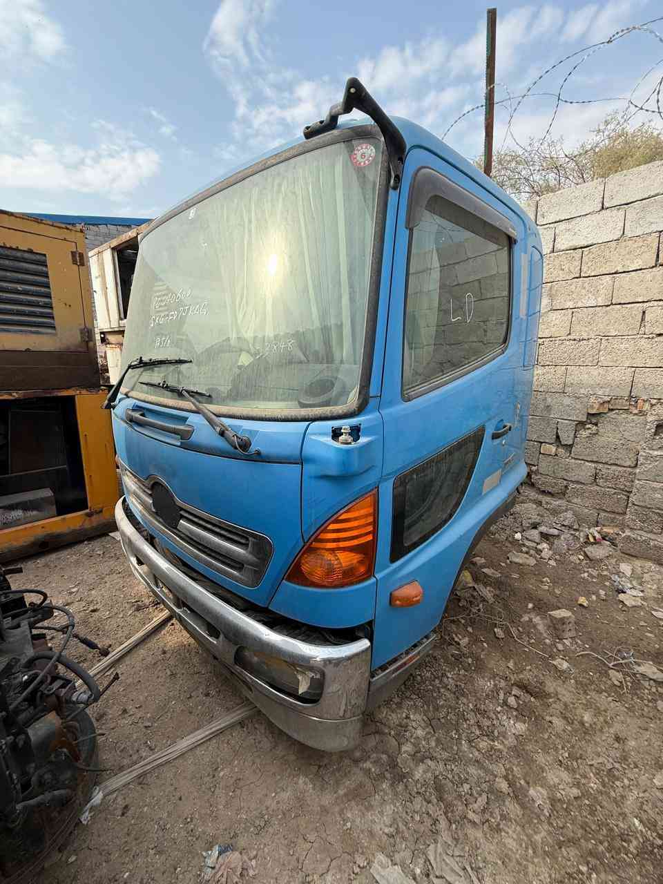 4
قماره
البيع 
مع ملحقتها 
كوريه 
ستيرن يمنه 

***********
