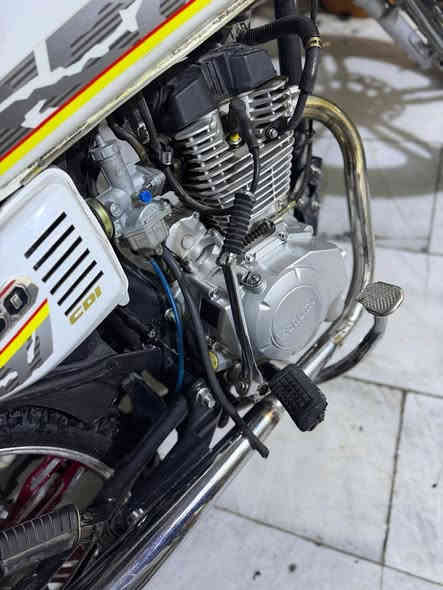 دراجة إيراني سونك موديل 2024 خمسة كير 
ما بيهة اي شي تاخذهة تروح تفتر أو تشتغل بيه تشغيل بصمة و مفتاح
بيهة نقص بس قطرة مال دهن سعرهة 3 اجيبهة من اي مكان و فچ ما دسك بريك امامي و العداد ناقصة قمجي سعره من3 إلى خمسة 
سعرهة 650 و بيهة مجال للطيبين امثالكم ♥️
العنوان بغداد بلديات رقم ***********
