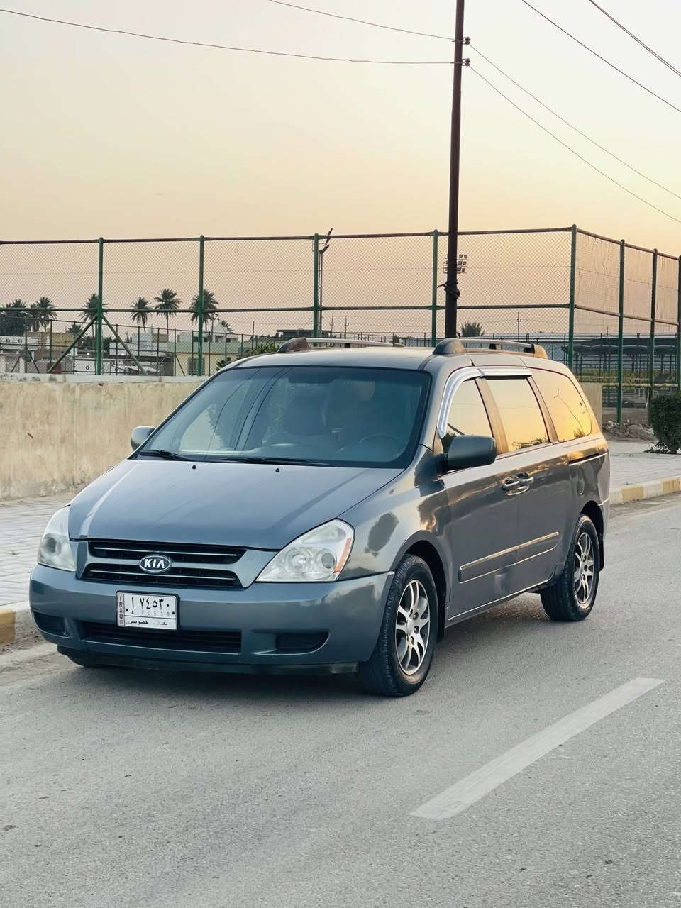 السلام عليكم رمضان كريم عليكم
كيا سيدونا امريكي موديل 2007 
سياره جديده وجاهزه للاخير 
مكينه كفاله 
كير 
حداديه
تخم تاير
السياره بيها 3 قطع صبغ

بابل الشوملي 

السعر 110 $ وبيها مجال 

***********
