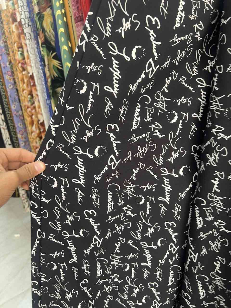 اقمشة نور الهدئ

قضاء الحي: محلة السراي
رقم الهاتف: *********** واتساب
عنوان المحل:_خلف مركز بيت الشام الطبي باتجاه شارع البالات 
قماش كشمير ايطالي قطن الاصلي 
يوجد توصيل
