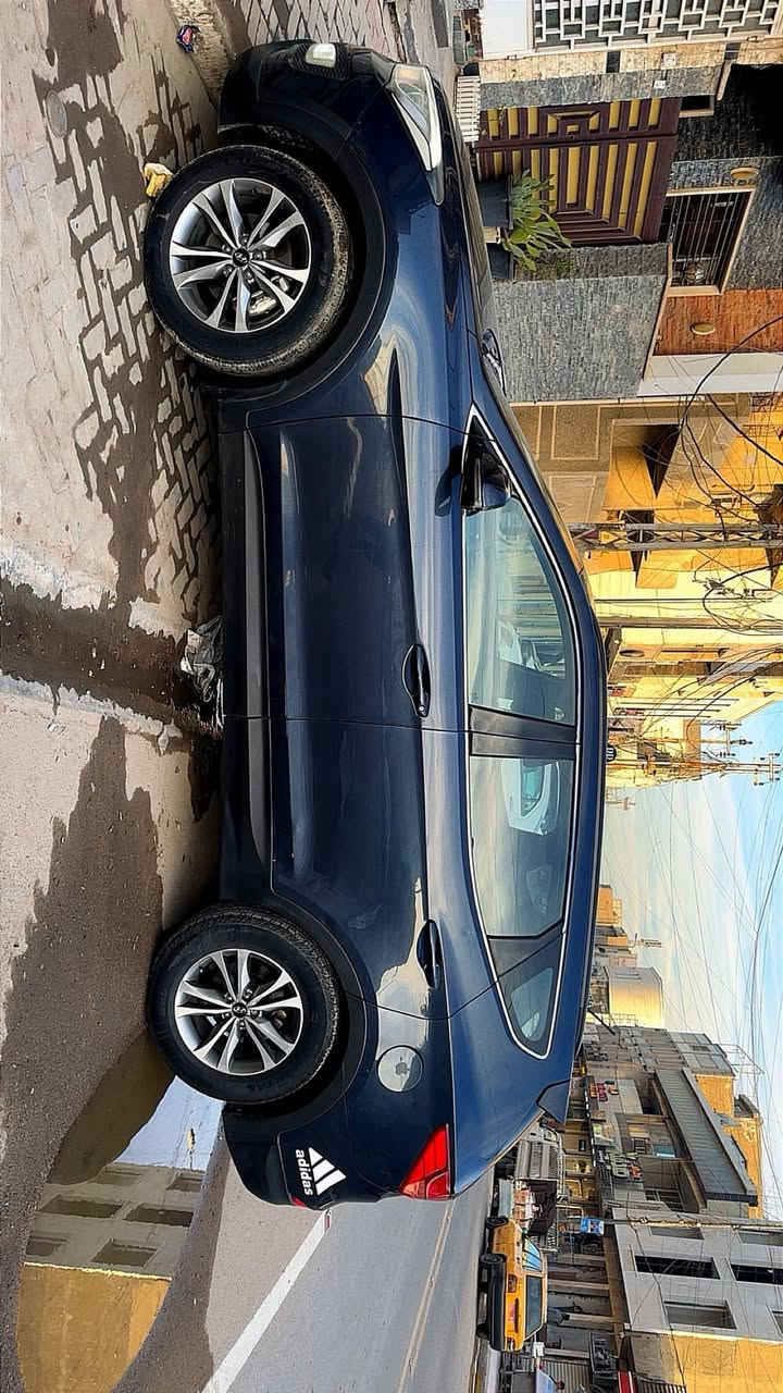 سلام عليكم  سنتافيا ١٦ خليجي
محرك ٤ سلندر 
ماشيه ١٢٠ 
مكفوله من الصبغ بيها مكانين بارد قليل 
السعر ١٦٠
مكاني بغداد اسكان المنصور 
هاتف ***********
