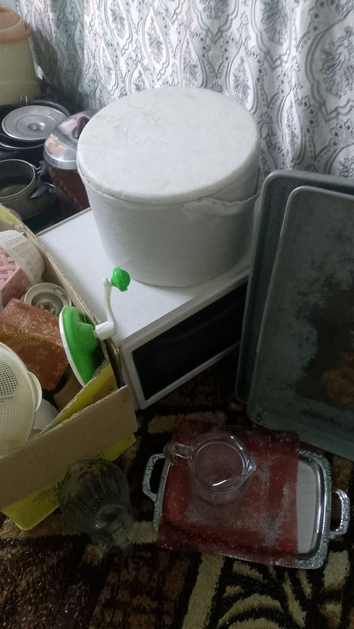 عندی غراض مستعمل ابعيه كله 100 الف ما بيها مجال الي يريد يشتري يتصل عليه هاي رقم تلفوني ،
***********
