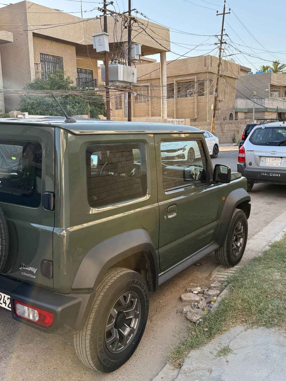 سازوكي جيمني 2025
ماشيه 10000 كيلو
رقم بغداد الدولي 
فور ويل 
لو كير
موصفات العاديه مالتها
حلوه السياره لون مميز
محرك 1500 تنفس طبيعي
بدون صبغ
بيها فقط طخه خفيفه بدايه جاملغ الامامي
مكاني زيونه او سبع ابكار
السعر 22 مليون وبيها شي بسيط
*********** بغداد, العراق

