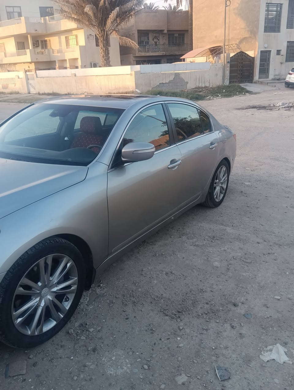 جينسزز 2011 رقم بغداد باسمي 
السياره فول مواصفات ومواصفات الجنسزز معروفه عند الجنايه 
كير ومحرك مكفولات 
اتشغل وتروح للبصره اي نقص مابيها 
السياره بيها 4 قطع صبغ ( من هل 4 قطع اكو قطعتين جارده متبين بالصور الا تتقرب عليها ) واكو طلقه بالبنيد مضروبه معجون بدون صبغ ، ابيعلك حزام حتى ما اتفاشل 

للتواصل ماسنجر 
واتساب ***********
