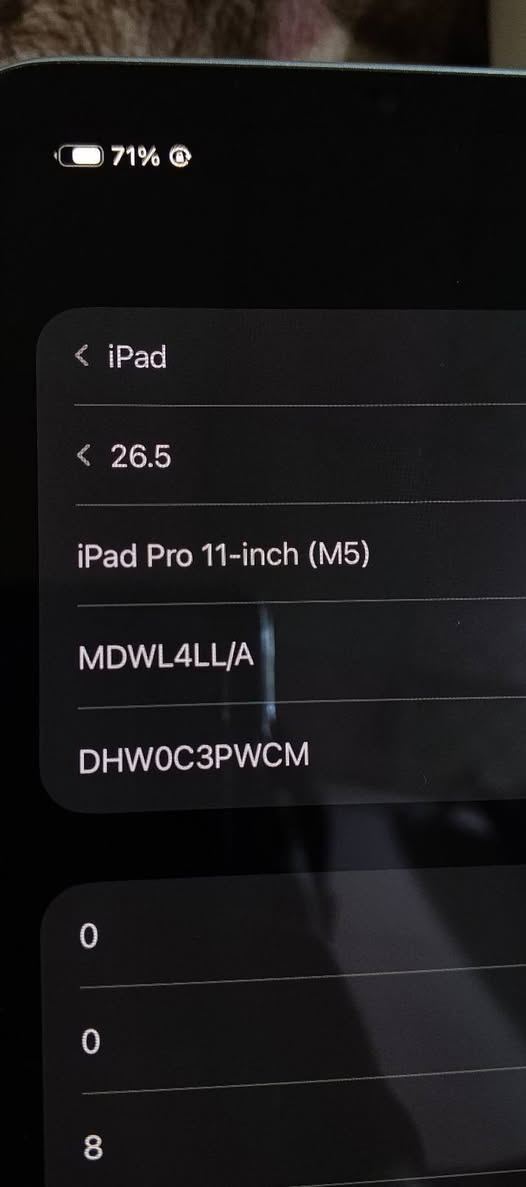 للبيع iPad Pro 11-inch M5 – 256GB – Silver
🔥🔥🔥
• بطارية 100%
• نظيف جدًا، بدون أي عيوب أو مشاكل
• مع الكرتون والشاحن والكيبل
• مركب عليه لصقة حماية (قيمتها 25 ألف)
• ويجي وياه كفر سيليكون للألعاب (قيمته 25 ألف)
تاريخ شراء موجود بلوصل 
السعر: 1,450,000 دينار عراقي قابل للتفاوض بالمعقول.

للمهتم، التواصل خاص.او رقمي ***********
