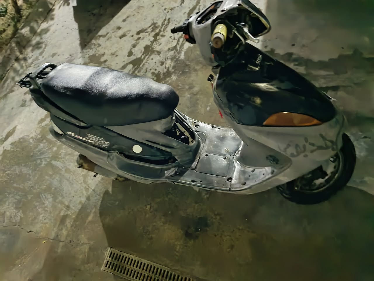 سلام عليكم دراجه فراشه 140 للبيع
دراجه شغاله بس كطعت ناريه وطفت ابيع كوم حديد سعر 125 الف لتصال ***********
