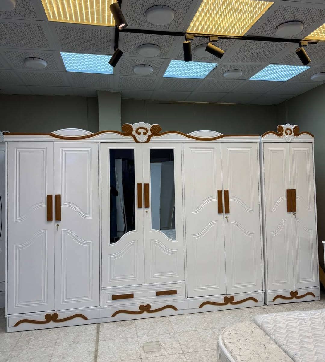 موديل جديد ومميز 🆕
......***********......☎️

توفر للحجز والتوصيل المباشر 

شغل عراقي نجاره تصميم تركي 
جميع متاجرنا ترحب بكم 💚 
غرف صاج عراقيه  تصميم تركي مميز 
وفرنا لكم مجموعه من الموديلات ✨
الغرف الصاج ✨ 

شغل وصبغ من اجود اعمالنا وباسعار مختلفه
غرفة اخشاب مكونات الغرفه
١/ كنتور
٢ /ميز مرايه
٣/ ميز بلازمه
٤ /زاويه كنتورية
٥ /سرير
٦/ تاج الجربايه
٧/ ناصي جربايه
٨/ قواعد جربايه
٩/ كومديات عدد٢ 

#الاضافات. شازلون مقعد /
شازلون مخزن/
دواشك طبية درجه اولى ضمان خمس سنوات استبدال/ 

ويانه غير طلبك يوصل لباب البيت باسرع وقت  سارع للحجز 

☎️للطلب والاستفسار يرجئ ارسال صوره الموديل و مراسلة الصفحة او عبر واتساب
***********
