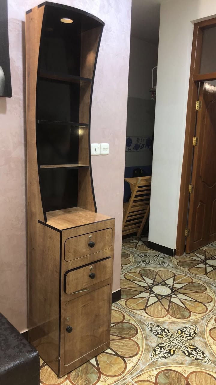 غراض للبيع 
كراسي حلاقة ٢ وقنفة وحده وفاترينة وحده 
غراض كولش نظيفات الشراي يتصل على الرقم ***********
