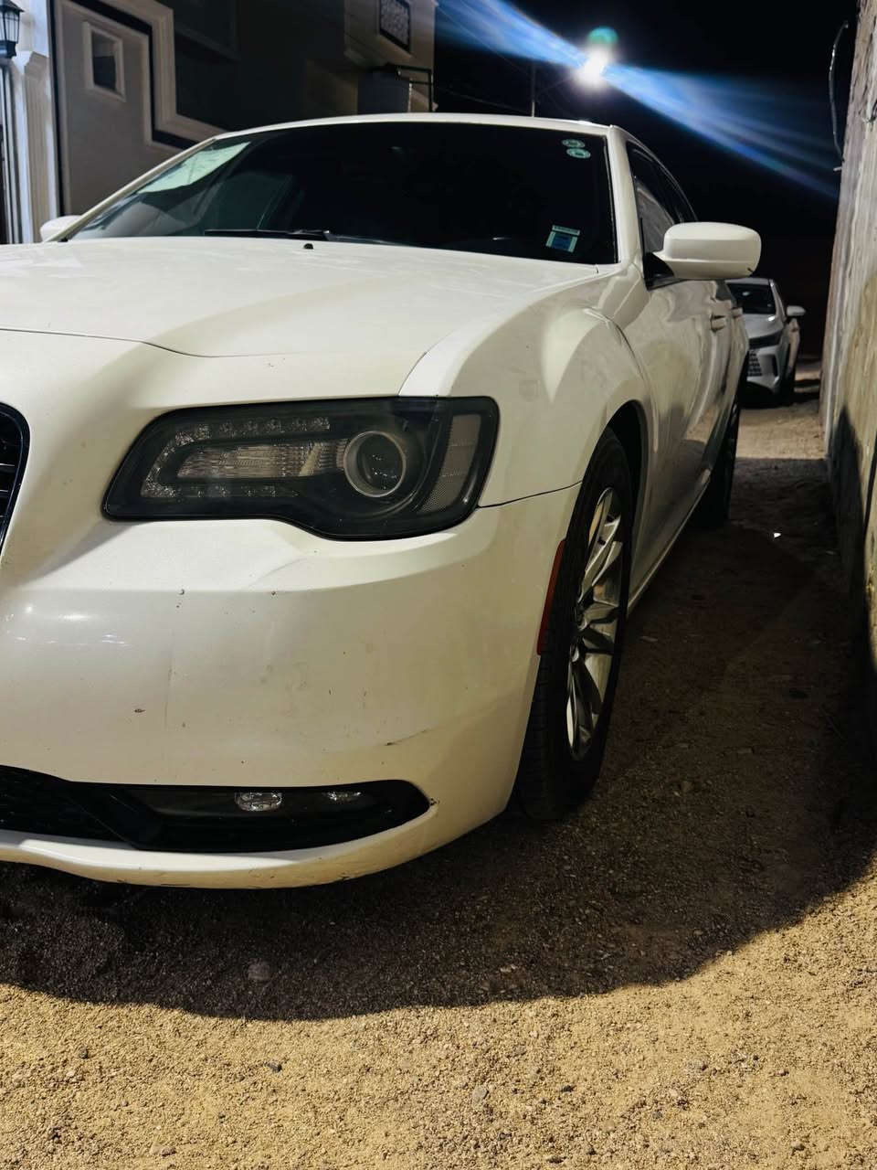 السلام عليكم 
كرايسلر 300 S اوباما فول 
موديل 2015 
رقم اربيل 
كفالة عامة من الزلغ جديدة كلش 
ماشية 97 الف
رقمها اربيل 
السعر 238 
رقم الهاتف : *********** البصرة, العراق
