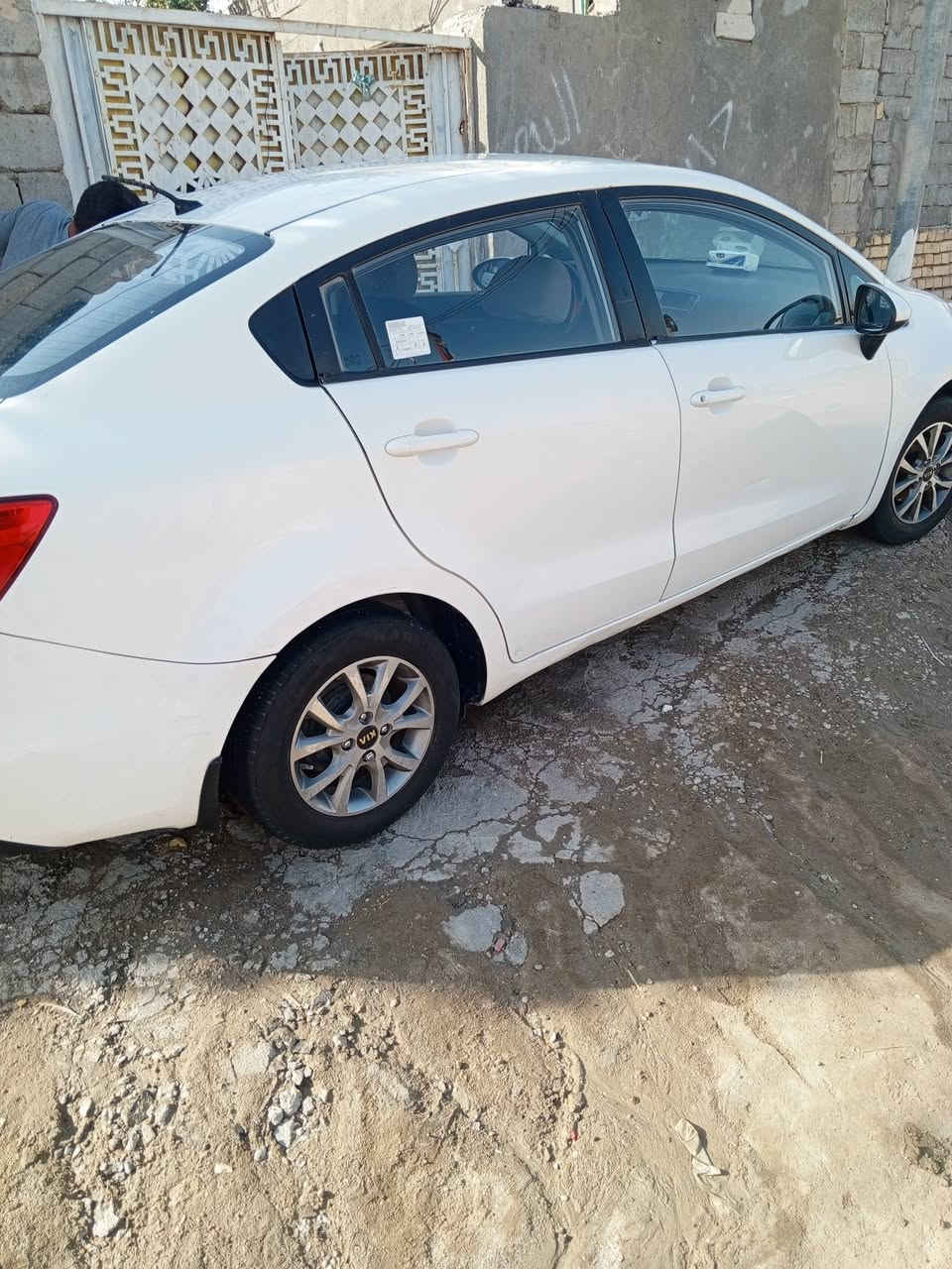 سلام عليكم سياره البيع كيه ريو  مديل 13  كامله مواصفات رقم نكليزي تحويل ثاني يوم سنويه ل28 سياره جاهزه مكينه او كير او حداديه مكفولات ضربتهه جاملغ او بنيت اصليات بدون صبغ  غرفتهه حلوه مكان ناصريه مركز لاستفسار ***********
