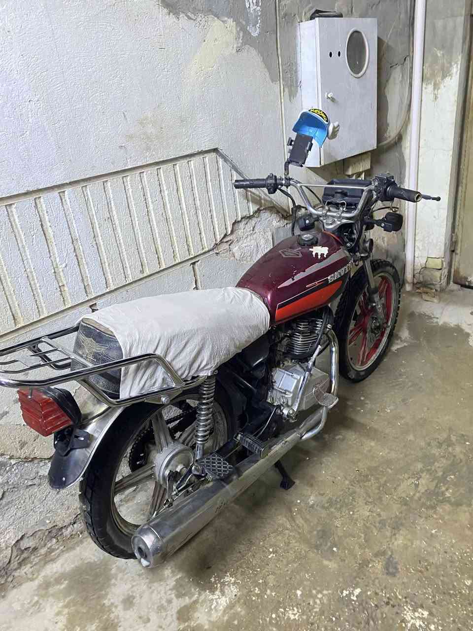 السلام عليكم دراجه ايراني للبيع ب ٢٠٠ وبيها مجال قليللل الدراجه تجفيت جديد بعدها عل سحك كلجات جديده تايرات جديده نقصها فقط ترتيبات بل كهربائيه عنواني بغداد دوره للتواصل واتساب فقط رقمي 
***********
