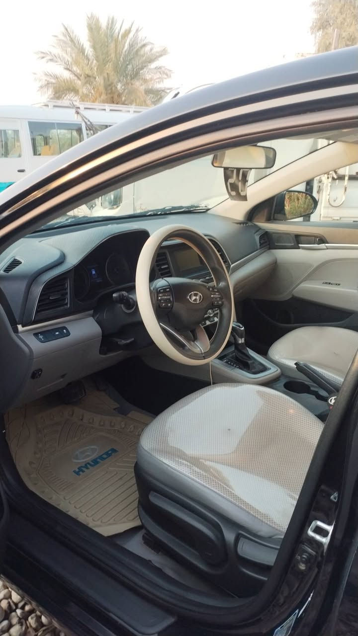 السلام عليكم الانترا 2020 رقم قادسيه أمريكي حادثه جاملغ وبنيد بدون دواخل والباقي كفاله السعر 122 وبيها مجال قليل مكان السياره الكوت مركز المدينه الرقم ***********
