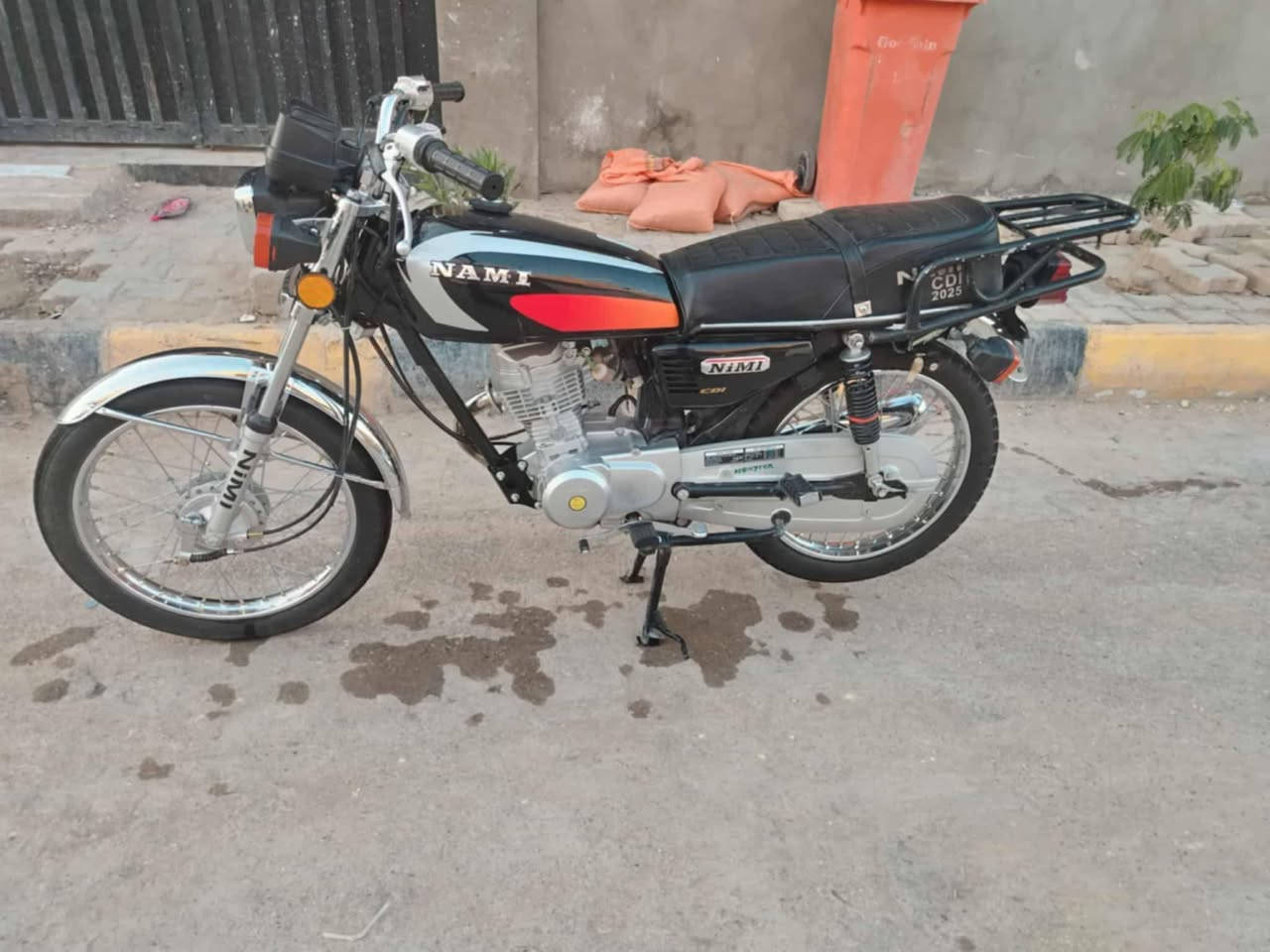 مـلاحـظـة 
(مكلف بالنشر) 
رقم راعيها‏ ‪***********‬‏

السلام عليكم دراجه سكنر للبيع مديل 25 مكفوله كفاله عامه مكاني كوت حي الجهاد (زويريجات) السعر 725وبيها مجال
