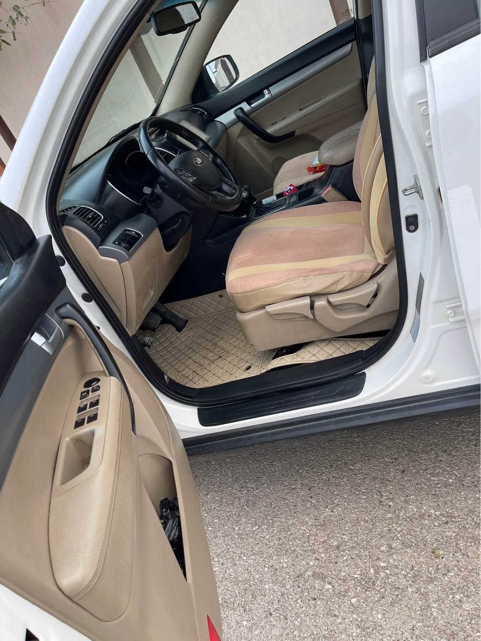 سورنتو 2014 خليجي شكل جديد 
محرك 24 دوش شرط لا صرف ولا بخار 
كير اتوتمتيك شرط 
صدر امامي خلفي جديد 
تايرات جديد 
كهربيات كامل شغال 
تبريد تدفئ
7 راكب   3قطعه تبريد
ماشيه 196 حقيقي 
بيه صباغ قطعه وحد جملاغ  سايق فقط بدون دواخل بدون معجون بدون فتح باقي مكفول
سونر موجود
سنويه رقم جديد شرط تحويل وكاله
سيارة حيل نظيف ما بيه نقص 
سعر 146 بي مجال 
مكاني كركوك روناكي 
*********** كركوك, العراق
