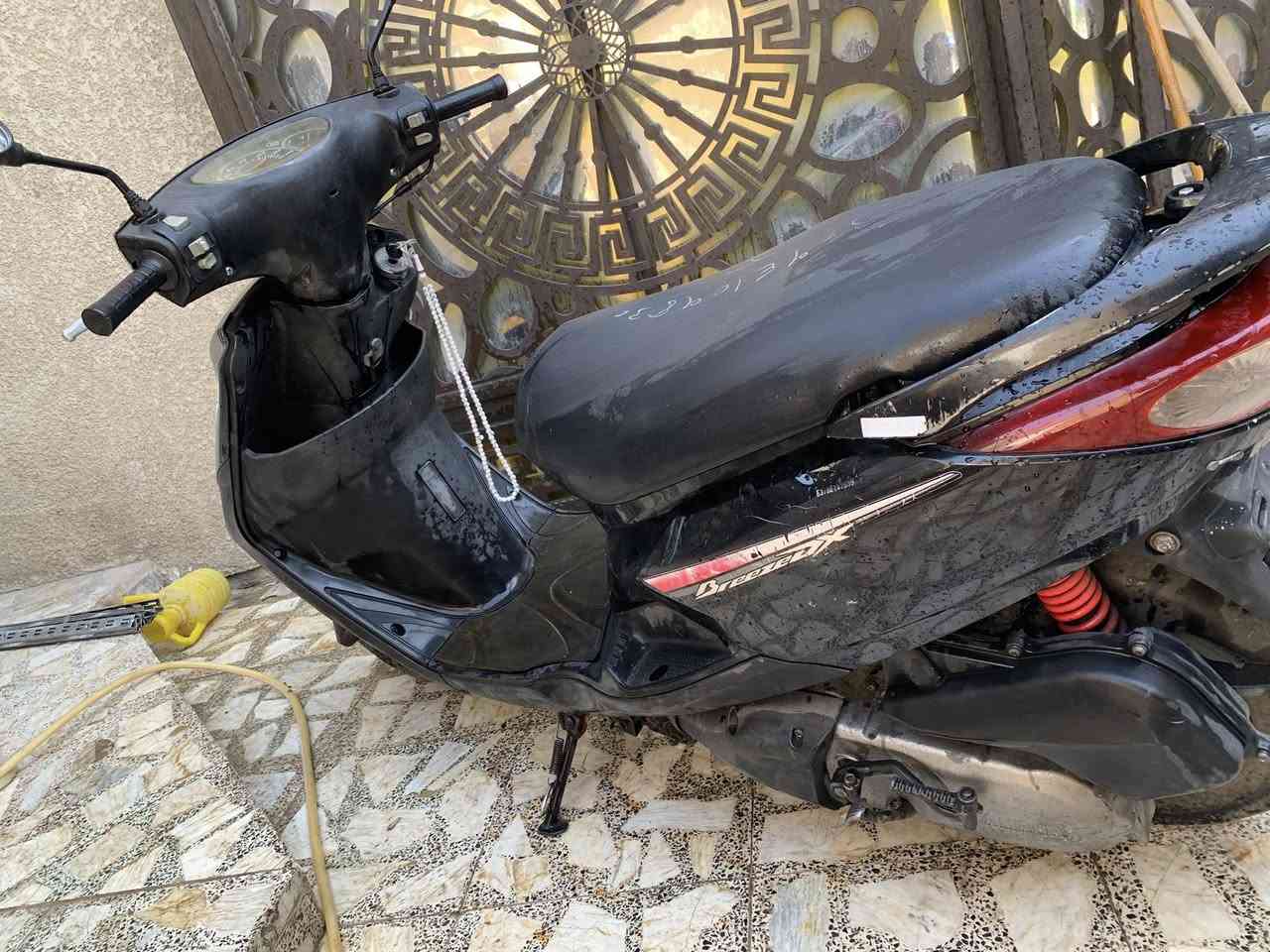 السلام عليكم 
الدراجه رمبه صاله سبوعين نازله 
دراجة بريز جديدة جدا 
سرعة ١٤٠+ كابريتربلادي+ سلف اصلي
 + وراقها ابسمي + كهربائيات 
عدادات كيجات دبلات كلها شغال
سلف هندر كلها شغال محرك ناعم 
دراجة كفاله عامه كلها شغاله الشراي يتصل
هذا رقمي ***********
جيب فيتر وتعال فحص
العنوان /بغداد /مدينه الصدر
