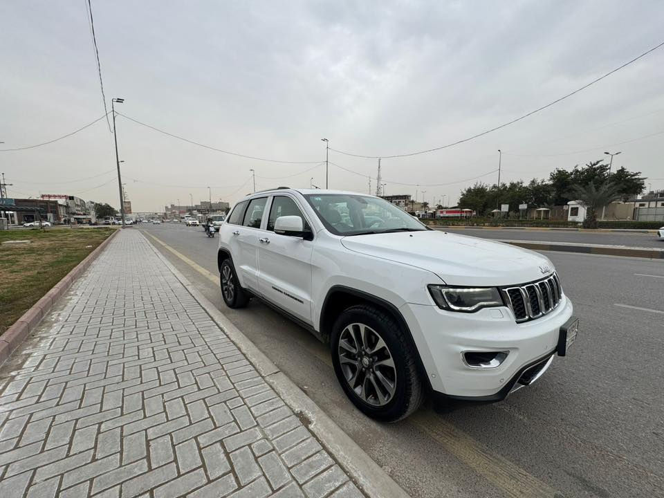 جيب jeep كراند شيروكي لمتدد بلص 2018 🔥
▪️بدون اي ضرر وارد خليجي وكالة ليث العبيدي  

🔻مواصفات 🔻
بصمة تشغيل عن بعد
بصمة ابواب
بانوراما 
شفتات ستيرن 
صندوق كهربائي
كشن جلد 
تدفئة وتبريد كشنات
خزن وضعية كشن 
كشن جلد 
داخل بيجي 
فور ويل درايف
ويل كب ٢٠ 
لايتات زينون 
رادارات 
حساسات خلفية 
 مانع اصطدام عند الرجوع الى الخلف
حساسات خلفية 
رادار بلمرايا 
اوتو ستوب
شاشة ديجتال
شاشة كبيرة
شاشات عدد ٢ خلفية 
كامرة دوارة
ايكو وسبورت
كشن كهربائي

وبعد بيها مواصفات 
مكينة 6 سلندر 
محرك 3600
ويل كب ٢٠ 
طخم تاير جديد 
السبير المقدس موجود مع العدة 
ارضيات الاصلية موجودة 
داخل لون  بيجي 

🔰الضرر 🔰
بدون ضرر كفالة عامة 
 
ملاحضة / يوجد صبغ اربع اصابع في الجهة الخلفية فقط  

🔶السيارة رقمها بغداد
لايوجد عليها غرامات مرورية 

📍 موجودة السيارة في بغداد

هـ /***********
