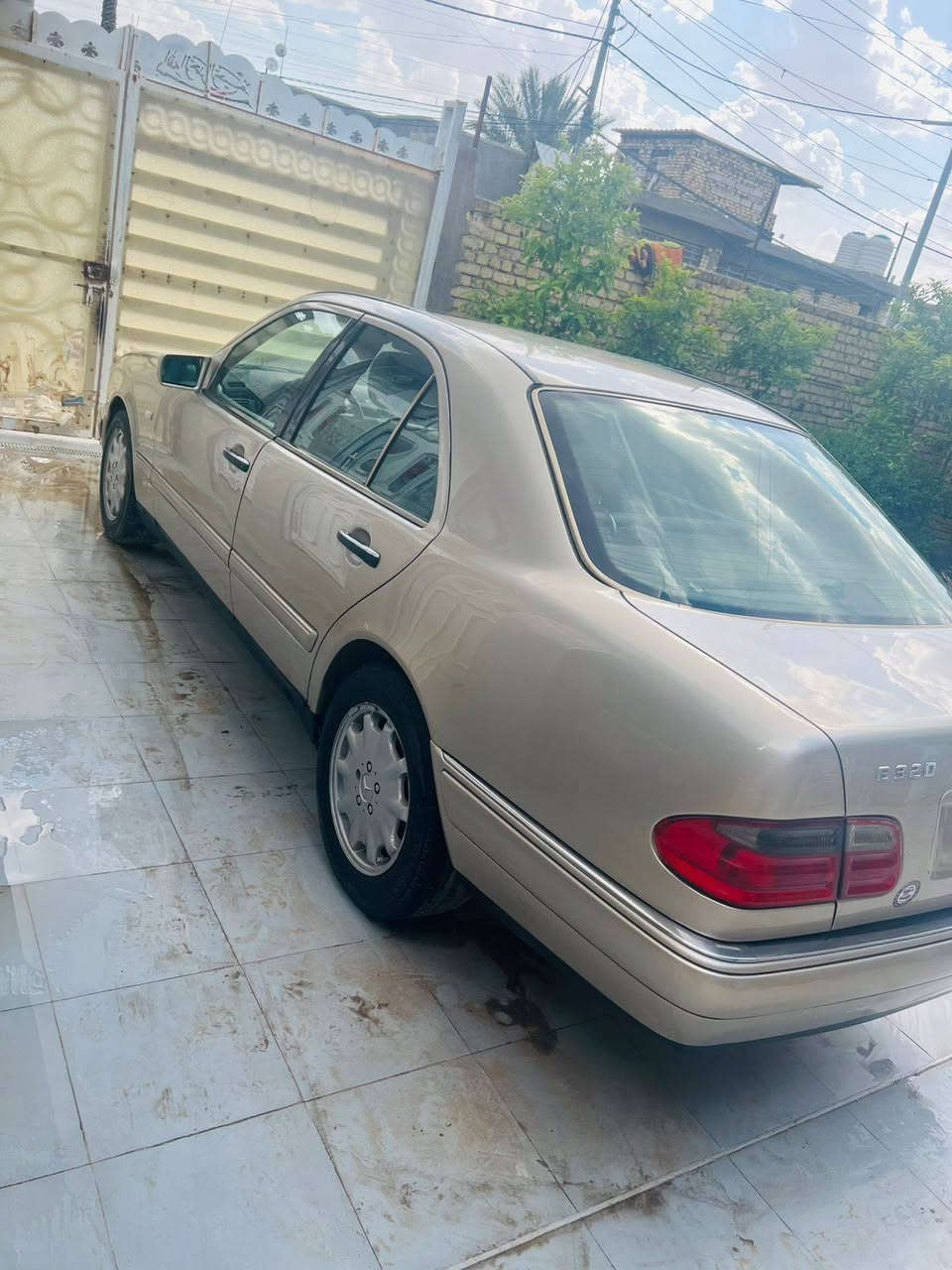 السلام عليكم مارسدس ام عيون موديل 99 وارد الماني محرك خراطيم 320 صبغ عام غرفه جلد رصاصي محرك كير بحاله جيدة سيارة حلوة وجاهزة من كلشي سعر85$ للاستفسار ***********
