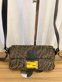 ماركة فندي • اكسسوار