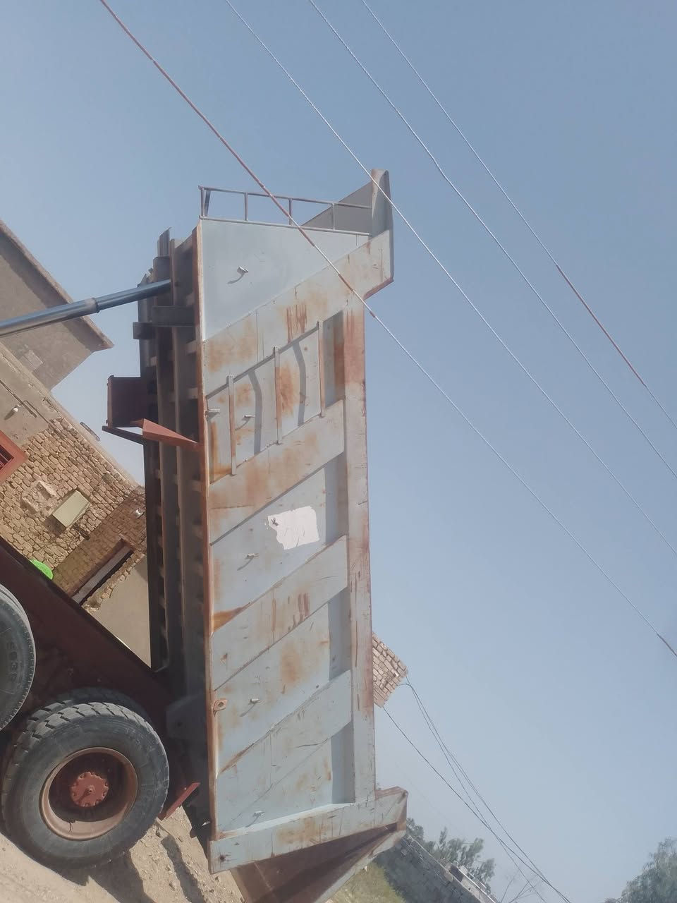 سلام عليكم بدي سوري للبيع  طول خمسه و ربع جديد لا تدرج ولا خياس كامل  جيب وشد مكان تاجي بغداد سعر 55 ورقه وبيها مجال رقم التلفون ***********
