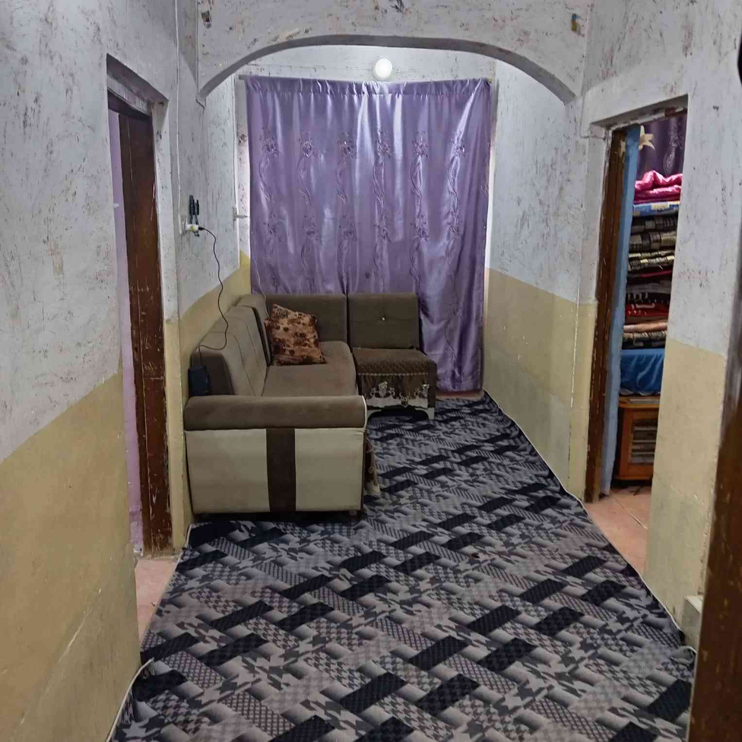 سلام عليكم دار البيع مساحا ٢٤٠ غرفتين وصاله ومطبخ وستقبال الدار السقف عكادا تفاصيل أكثر تصال رقم *********** العنوان حي الصمود ٢ قريب على مدرسه الصينيه طابو ملك صرف
