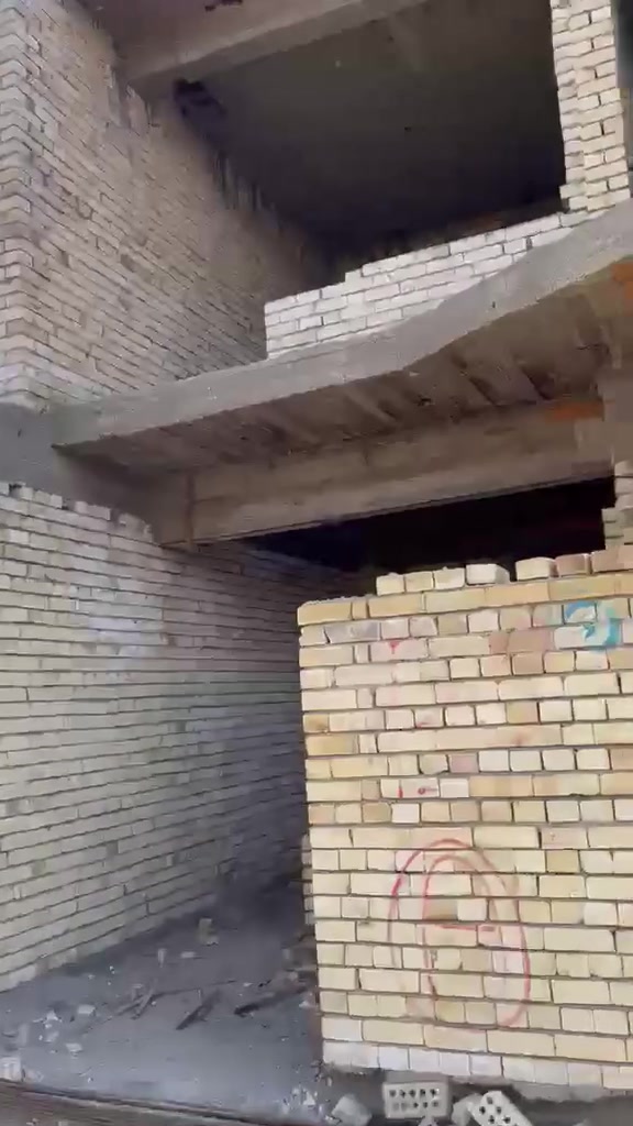 هيكل ١٠٠ متر الواجهه ٨ نزال ١٢ ونص البيت بناء طابوق درجه اولى يتكون من ٤ غرف نوم الموقع مجمع الدره السعر ٦٥ مليون
***********
