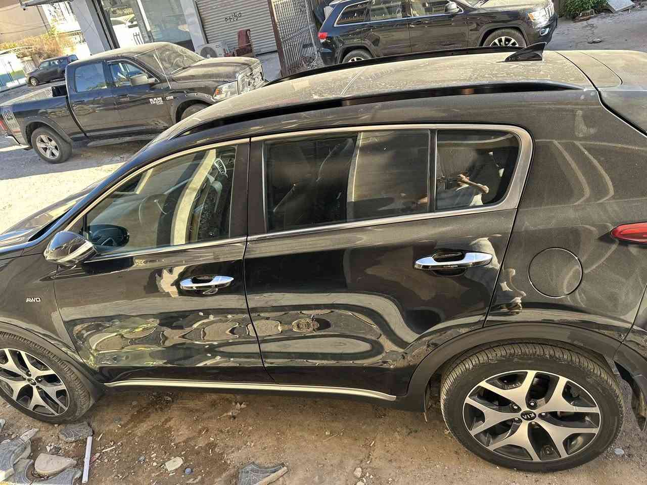 السلام عليكم مرخصت الادمن سبورتج 2018 خليجي مواصفات ايراني gt lien السياره فول مواصفات بيه بارد شبر ب باب وشبر ب جاملغ سياره ماشية 100 الف فول لفول لسياره السعر 170 وبيه مجال بسيط ***********
