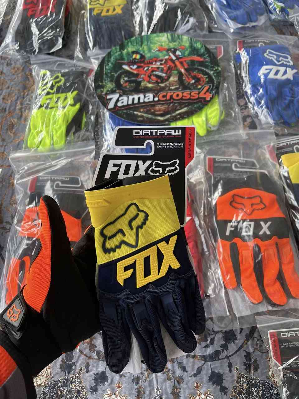 السلام علیکم دەستکێشی مارکەی Fox تایبەت بە ماتۆری کڕۆس و ئیندۆرۆ بە هەموو رەنگێک بەردەستە
0751 147 03 47
WhatsApp/viber
