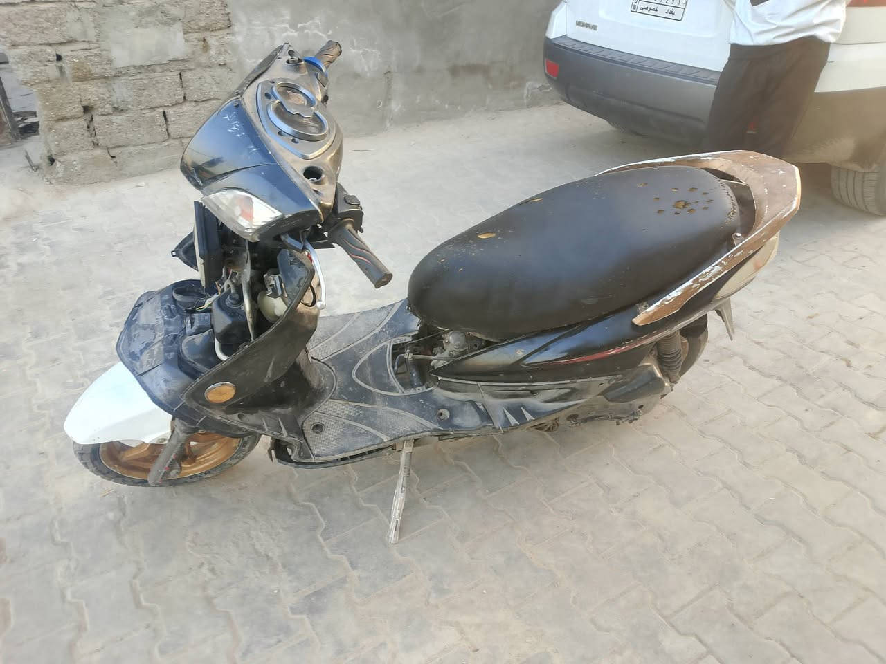 السلام عليكم سكنس فحل
ناقصة بس بجم كهربائيات كلة شغال
سلف هندر تشتغل معدل 95 صافي شلعة حلو 
السعر 400 وبيهة مجال للاستفسار ***********
