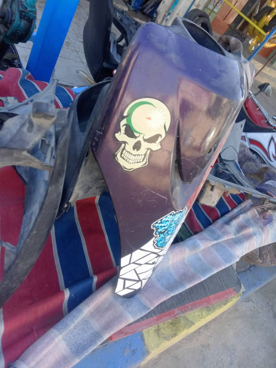 السلام عليكم شباب عندي غراض 
ماكس البيع الشراي يتصل على الرقم ***********
