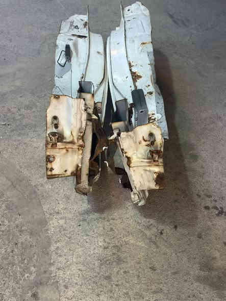 السلام عليكم هلالات جاملغ كيا بنكو قديم أصليات كوريات مال تفصيخ للبيع يمنى ويسرى زوج  ***********
