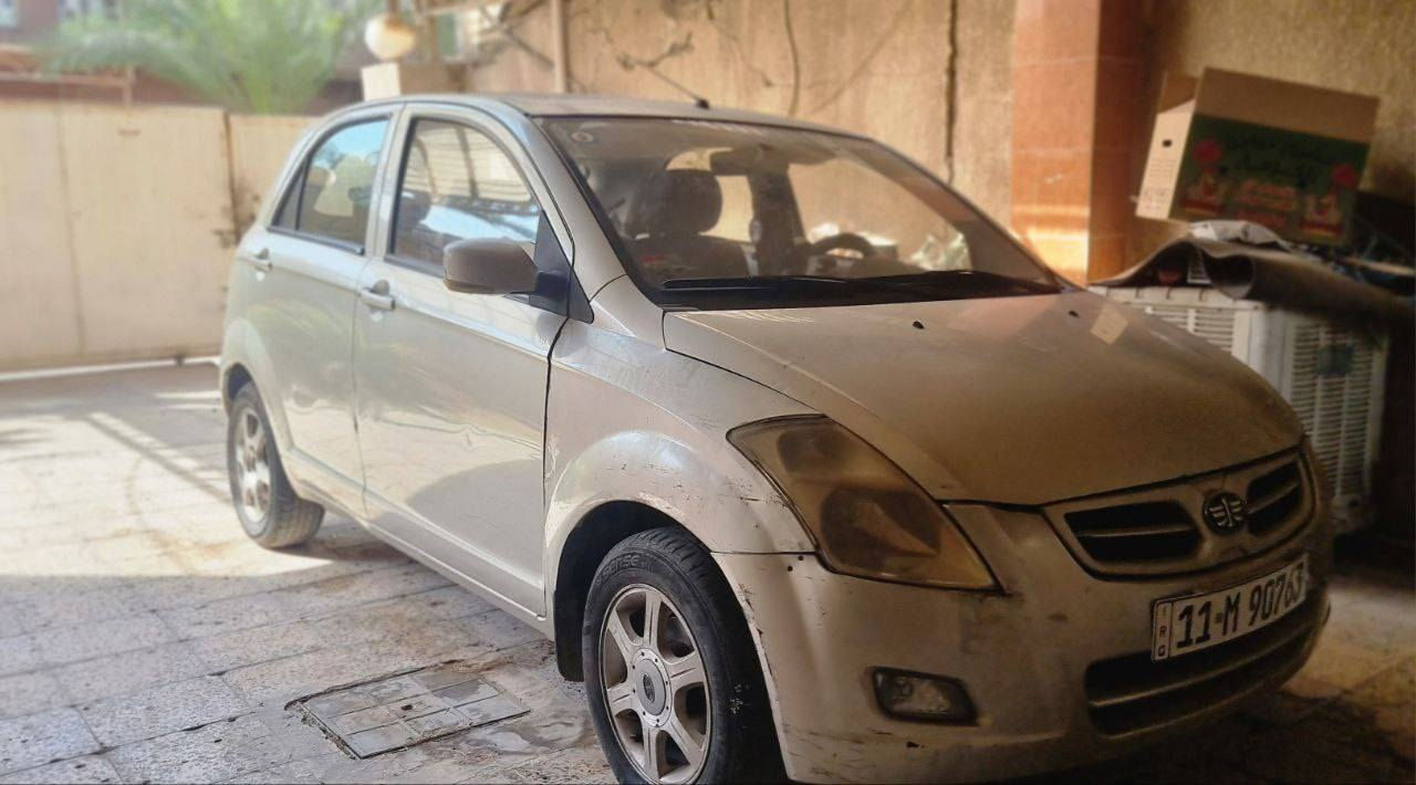 فاو V2 Faw
موديل 2013
ماشية 56 الف كيلو قابل للزيادة
رقم بغداد الانكليزي سنوية بإسمي هزة جديدة
محرك وكير تمام
تبريد شغال بس مو بارد
سيارة بدون صبغ بيها بارد موضحة بالصور 
شادلها شاشة اندرويد وكامرة خلفية دواخل نظيفة 
نقصها حدادية ضعيفة
للبيع او مراوس بأحسن وانطي فرق
السعر 40 وبيها مجال بسيط 
مكانها بغداد السيدية 
***********
