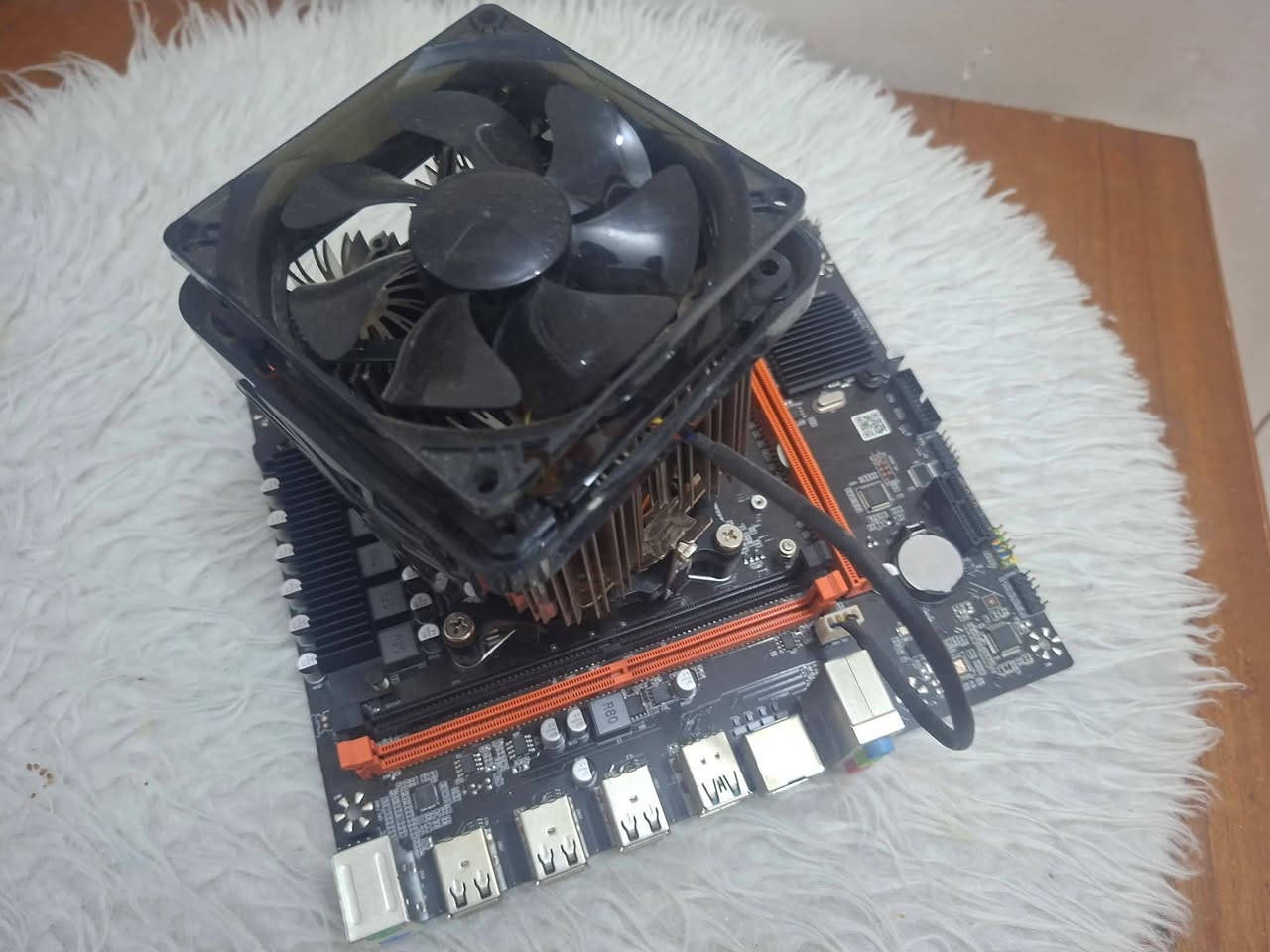 رام Ddr4 3200hz 8G قطعه وحده سعره 50
بورد زيون مع مبرد كامله سعرها 40
متوفر واتساب فقط
***********
