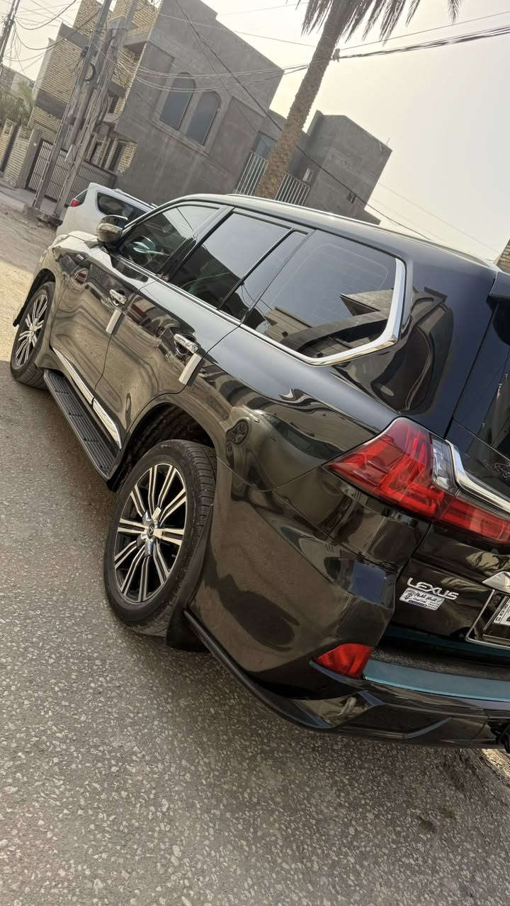 السلام عليكم لكزز موديل 18 رقم دهوك بالسنويه مضلل شرط التحويل ب66 وبيها مجال تفاصيل ع الواتس ***********
