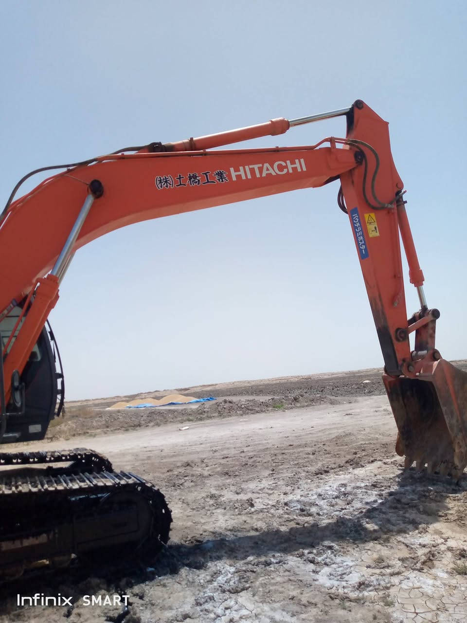 السلام عليك حفار للبيع 2014 هيتاشي رقم بصره ***********بصره
