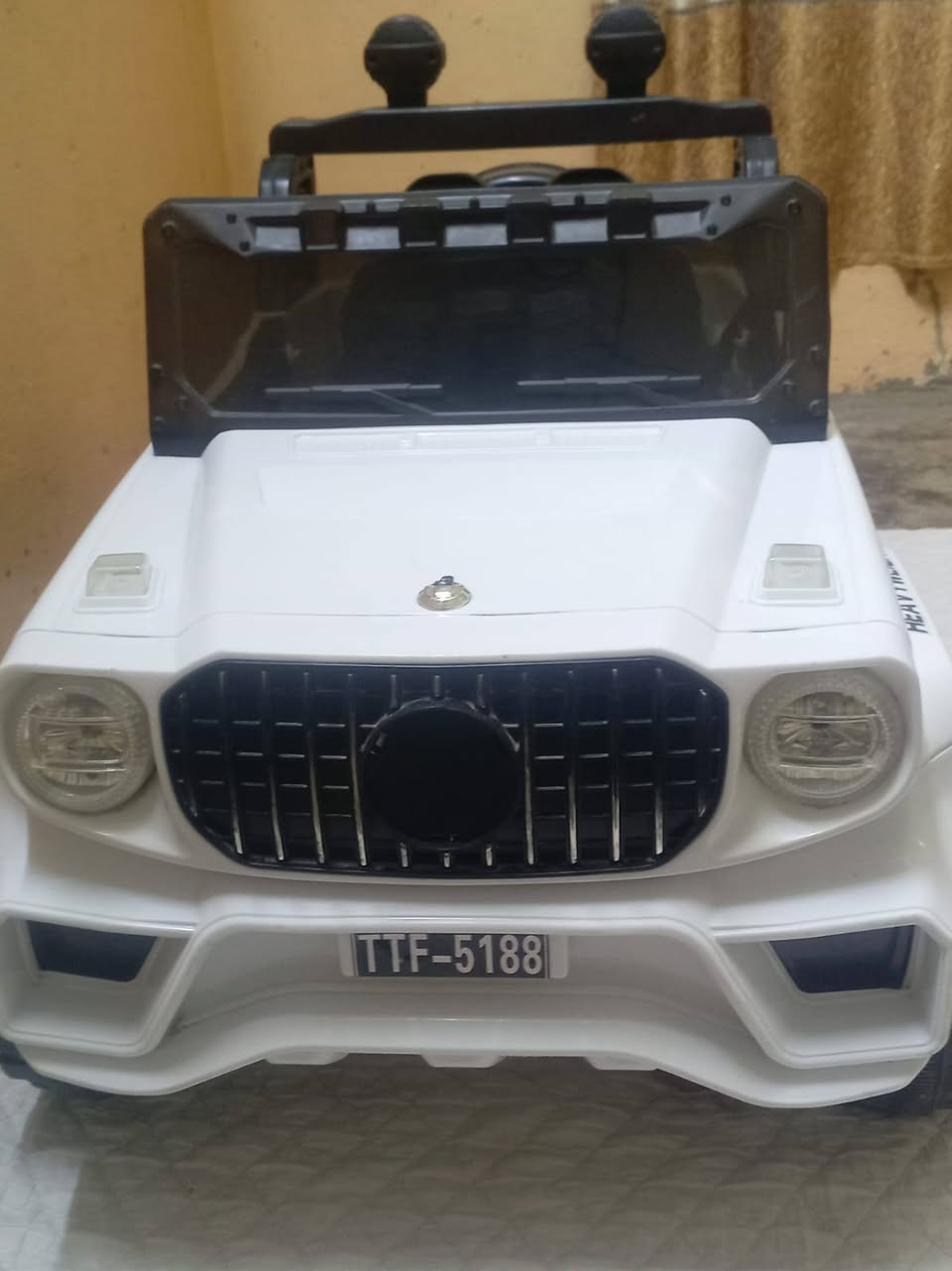 سياره اطفال شحن مستعمله قليل سعر 100 وبيها مجال ***********
