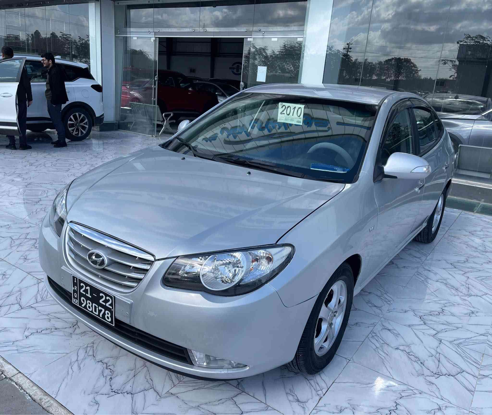 ...﷽....

....ماشاألله.... هؤندا ئاڤانتى ٢٠١٠ فول فول بةس سلايت نيه،
گيج وةنةوشه ، ئيكؤى بيلاد،
لايت رةش ، بةگلايت ليزةرى ،
ئاوينه ئيشارةت ، ئاوينه كارةبا ،
كوشن جلد و هيتةر ،حاسه،ABS
ڤؤليؤم سةر سوكان ، تةبريد لةمس،
سةيارةكة نمونةيه له جوانى و كامل مةسرةف كراوه،
چوار تاية و ويلى لؤك،
گير و مةكينه بةشةرت ، 
سةقفى وةك شوشةيه بى بوياخ،
بريكى بةستراوه و ABS,
نوقسانى نيه دينار ناخةيته سةرى،
سعر// ٥٤ مةجاليكى كةم
شوين // كةلار
***********
*********** كالار, السليمانية
