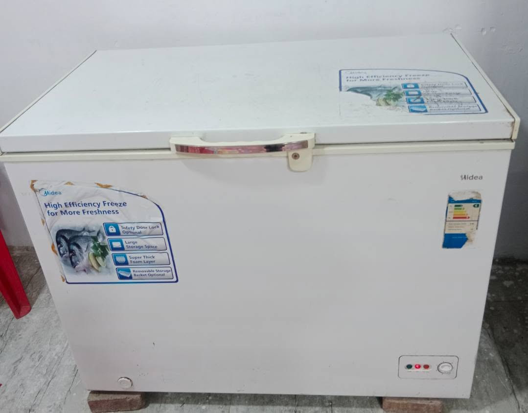 مجمدة للبيع نظيفه تجميدها فوول ماداخلة تصليح نوعيه راقية طولها متر وربع مكاني الخصيمة مكلفة بلنشر السعر 300 وبيها مجال عربانه تسوق جديدة السعر 15 وحافظه ثلج تنفع بالمناسبات سعرها 10 لااستفسار اكثر  الإتصال بلرقم ***********
