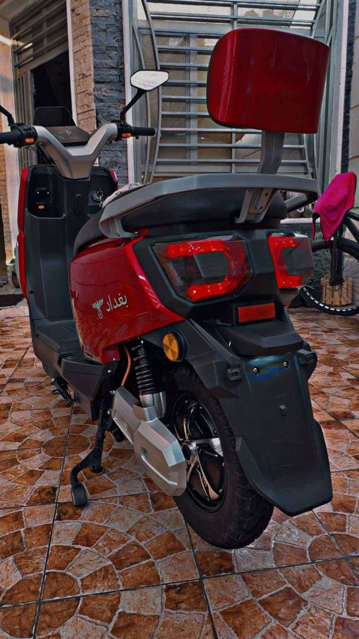 سلام عليكم دراجه  شحن اباجي ام عيون للبيع. ٦ بطاريات. سرعه ٧٠ حقيقي ٣ سرع   نضام  R بيها لون الماروني السعر ٧٢٠ وبيها مجال مكاني بغداد البنوك ***********
