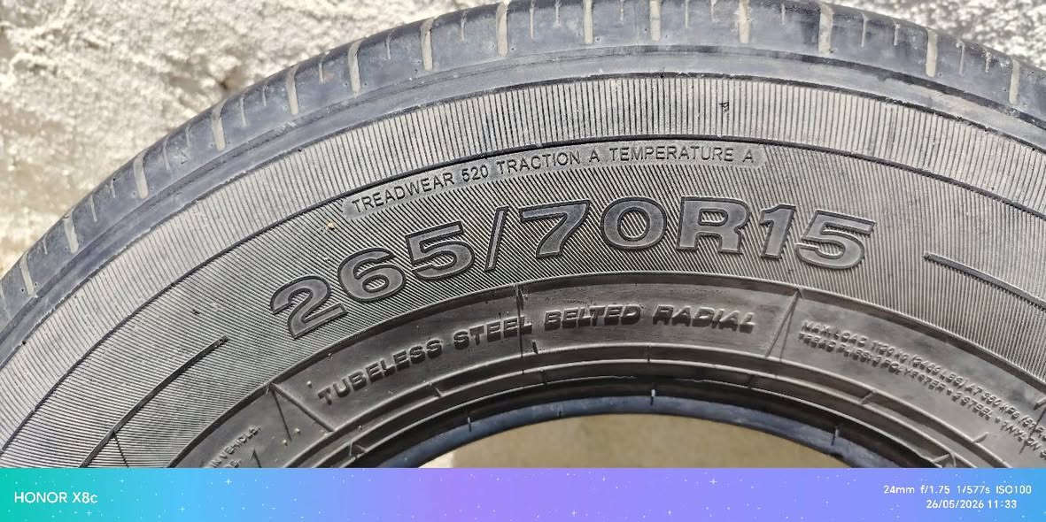 زوجين تايرات للبيع. زوج   15 /70 /255 الزوج الثاني 15 /70 /265 للاتصال ***********
